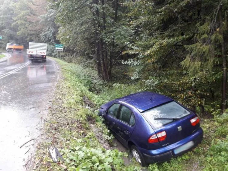 Wypadek w Łazach Biegonickich. Poszkodowany kierowca trafił do szpitala