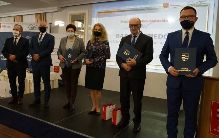 Złote i Srebrne Jabłka Sądeckie oraz Sądeckie Laury Turystyczne rozdane najlepszym