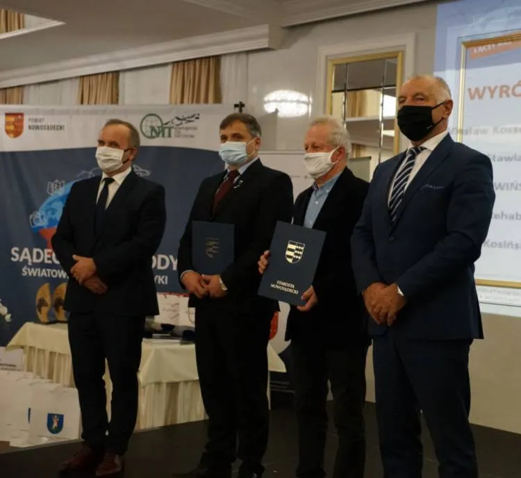 Złote i Srebrne Jabłka Sądeckie oraz Sądeckie Laury Turystyczne rozdane najlepszym