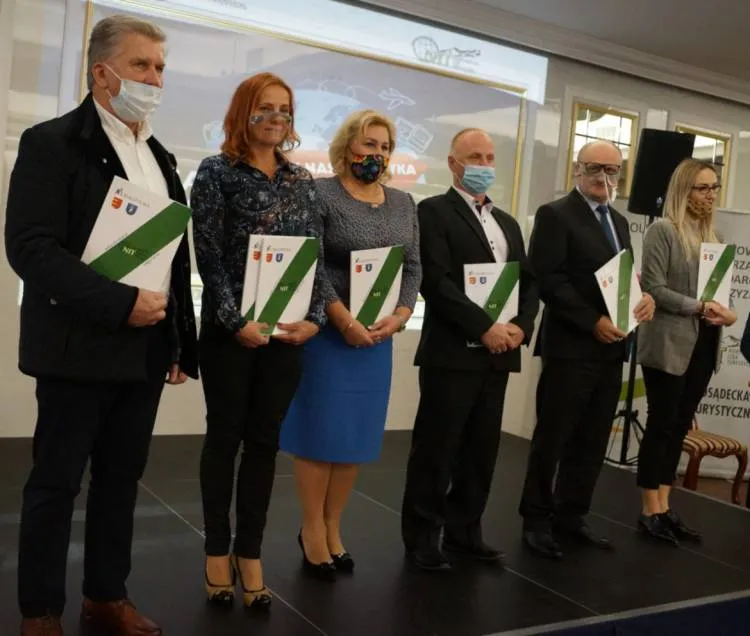 Złote i Srebrne Jabłka Sądeckie oraz Sądeckie Laury Turystyczne rozdane najlepszym