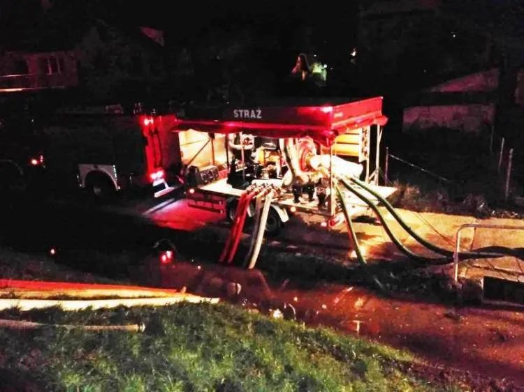 Kilkadziesiąt interwencji strażackich w związku z intensywnymi opadami deszczu na Sądecczyźnie