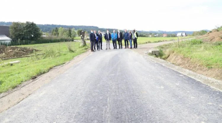 Gmina Limanowa: Kolejne zmodernizowane drogi gminne po odbiorach