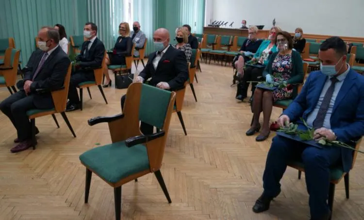 Starosta uhonorował zasłużonych nauczycieli