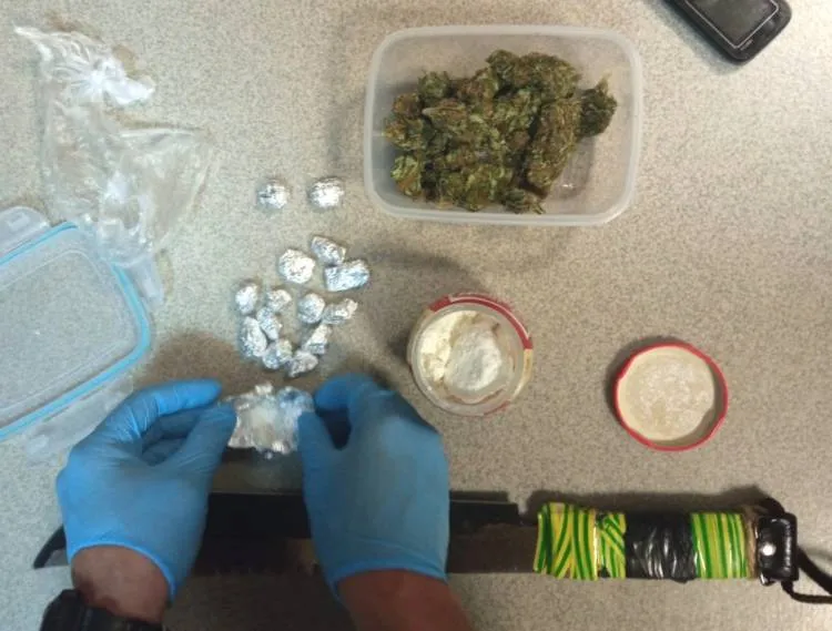 Amfetamina w zamrażarce, marihuana w plecaku, a w pokoju maczeta. Ich właściciel poczeka w areszcie na wyrok