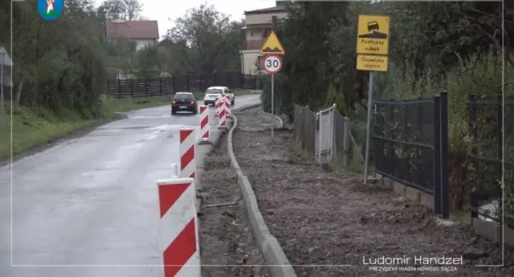 Trwa budowa nowego chodnika przy ul. Długoszowskiego