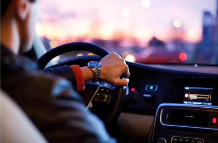 Jazda z promilami i bez uprawnień. Kierowcy volkswagena grozi do 2 lat więzienia