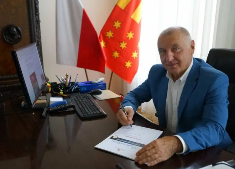 Najzdolniejsi uczniowie ze szkół prowadzonych przez powiat nowosądecki otrzymali stypendia edukacyjne