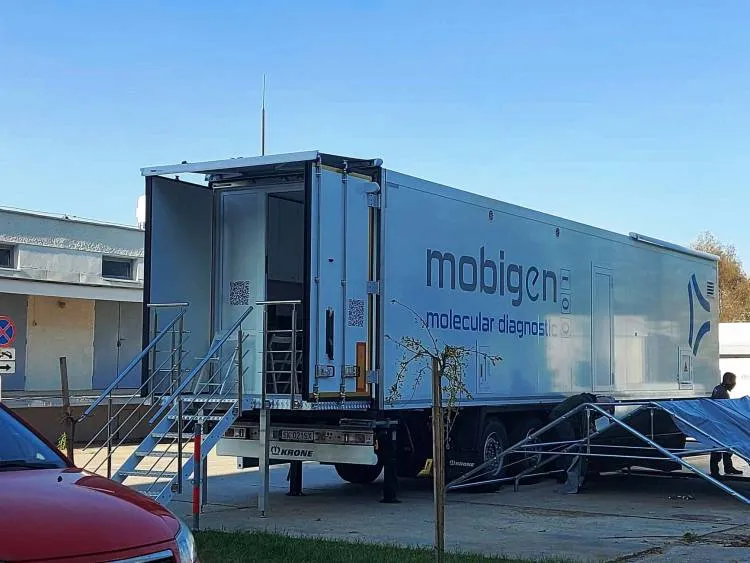 Przy sądeckim szpitalu zostało uruchomione mobilne laboratorium