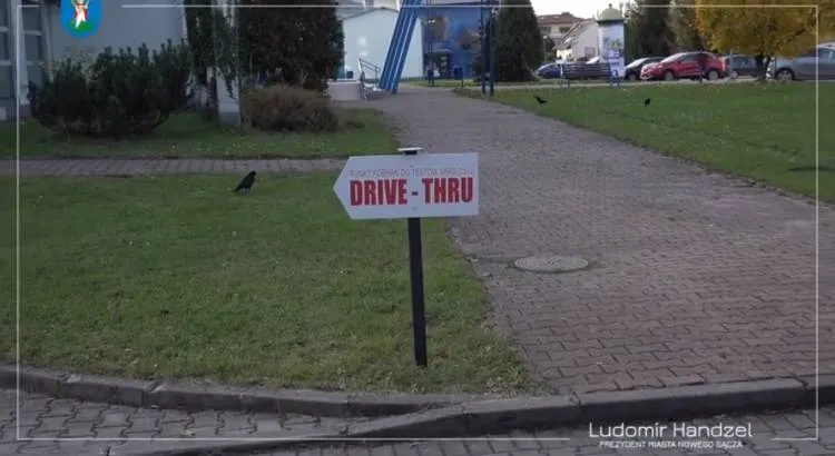 Za halą MOSiR został otwarty dodatkowy punkt pobierania wymazów DRIVE-THRU w kierunku COVID-19