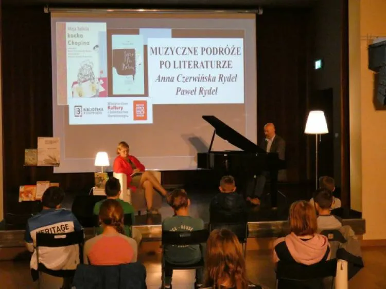 Biblioteka w Starym Sączu zorganizowała 20 spotkań z cyklu Muzyczne Podróże po Literaturze
