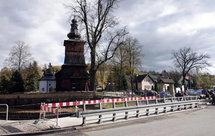 Trwa budowa kładki dla pieszych w Krużlowej Wyżnej