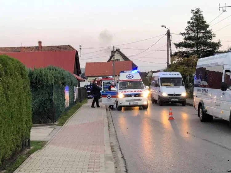 Kolizja dwóch aut na ul. Starowiejskiej w Mszanie Dolnej