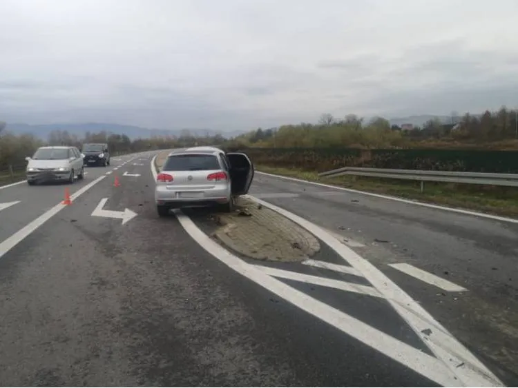 Kolizja dwóch samochodów w Stadłach. Jedna osoba trafiła do szpitala