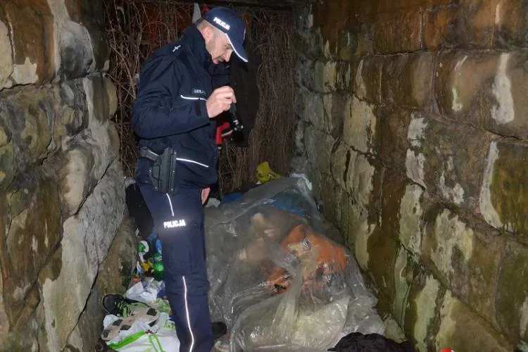 Rusza policyjna Akcja "Zima". Mundurowi apelują o zwracanie uwagi na osoby bezdomne