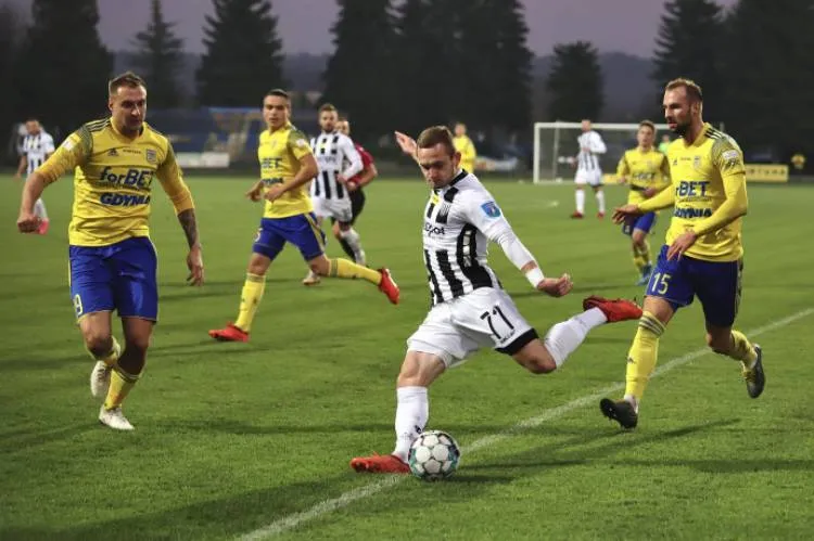 Sandecja przegrywa z Arką Gdynia 1:5
