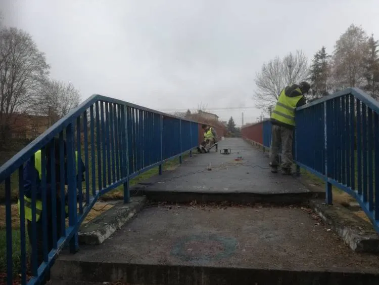 Rozpoczął się remont kładki dla pieszych na potoku Łubinka