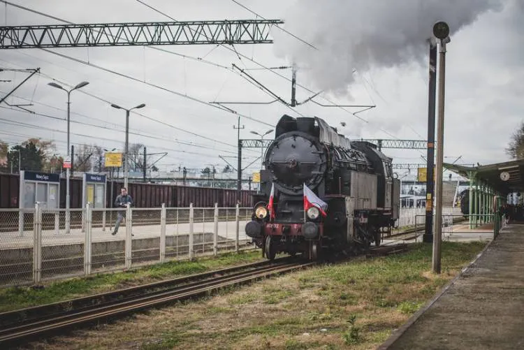 Pociąg retro pojedzie on-line z okazji Święta Niepodległości 11 listopada