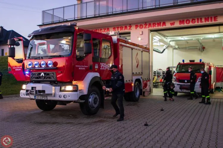 Druhowie z OSP Mogilno mają nowy wóz strażacki