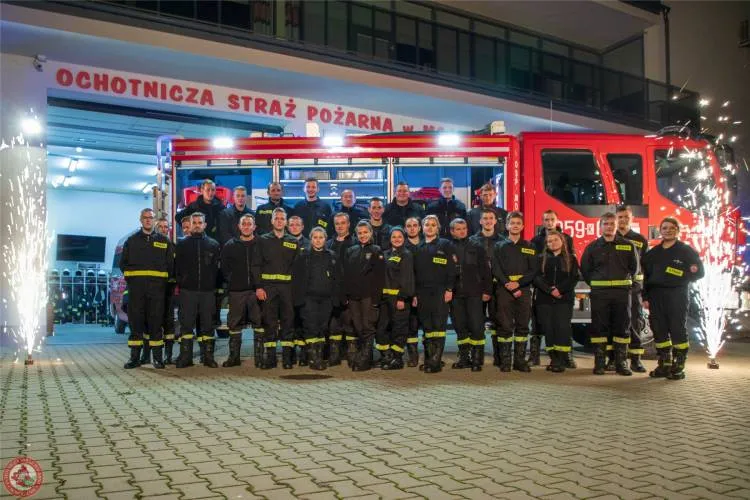 Druhowie z OSP Mogilno mają nowy wóz strażacki