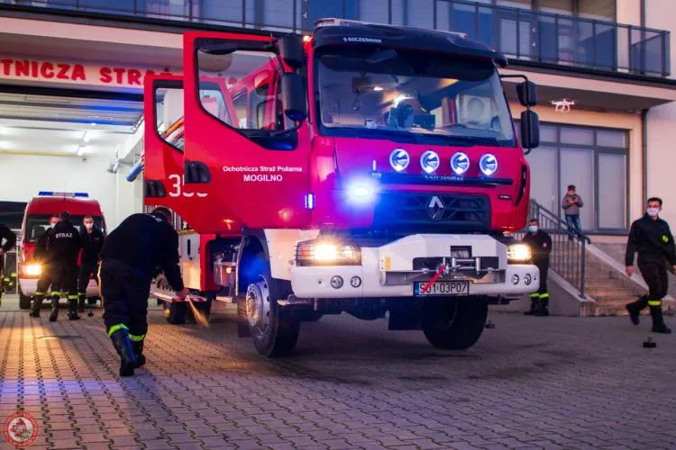 Druhowie z OSP Mogilno mają nowy wóz strażacki