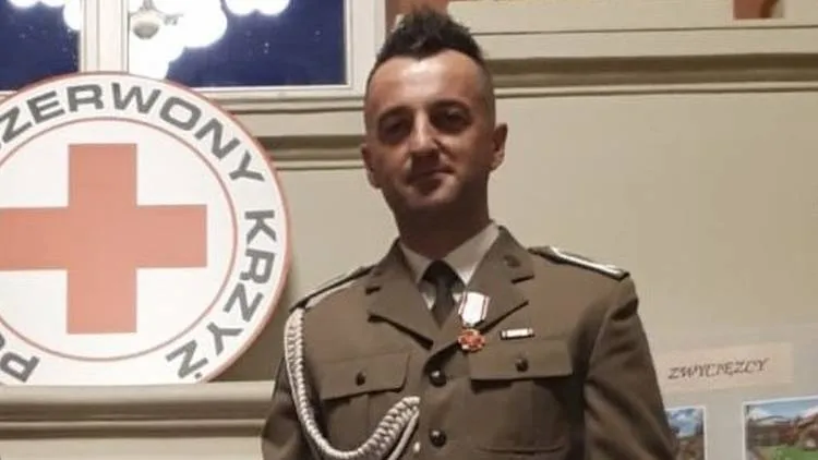 Funkcjonariusz KaOSG w Nowym Sączu - mł. chor. SG Paweł Niemiec - otrzymał odznaczenie od Ministra Zdrowia