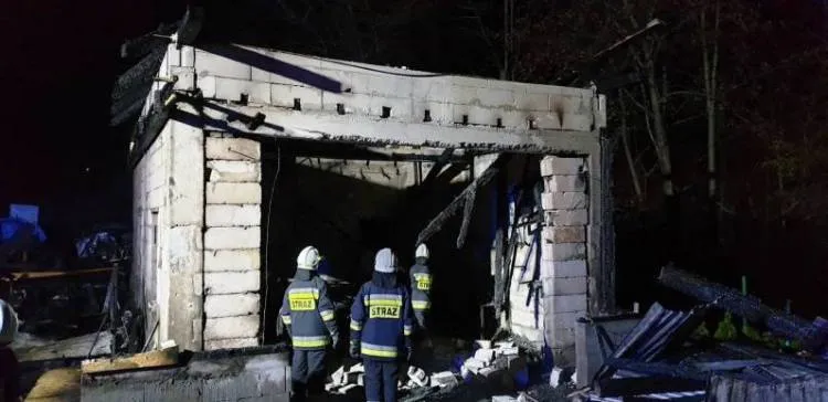 Grybów: Spłonął garaż z warsztatem samochodowym