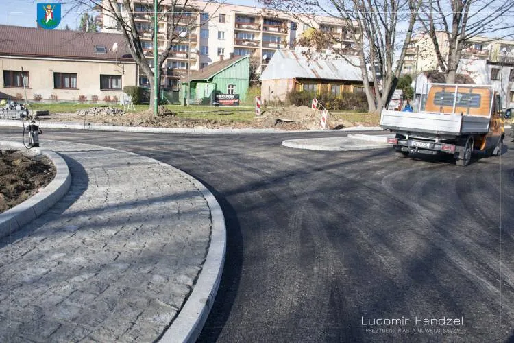 Trwa budowa nowego ronda przy ul. Broniewskiego nowy Sącz