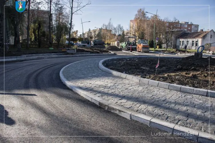 Trwa budowa nowego ronda przy ul. Broniewskiego nowy Sącz