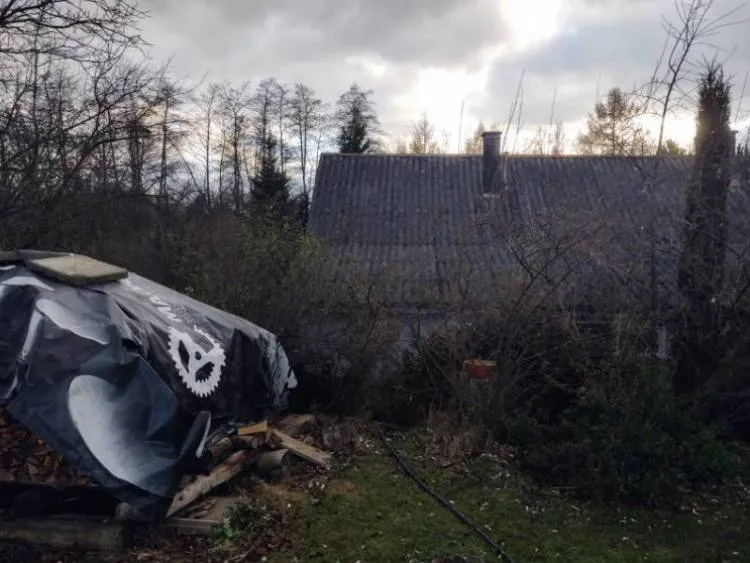 Pożar drewnianego budynku mieszkalnego w miejscowości Stróże