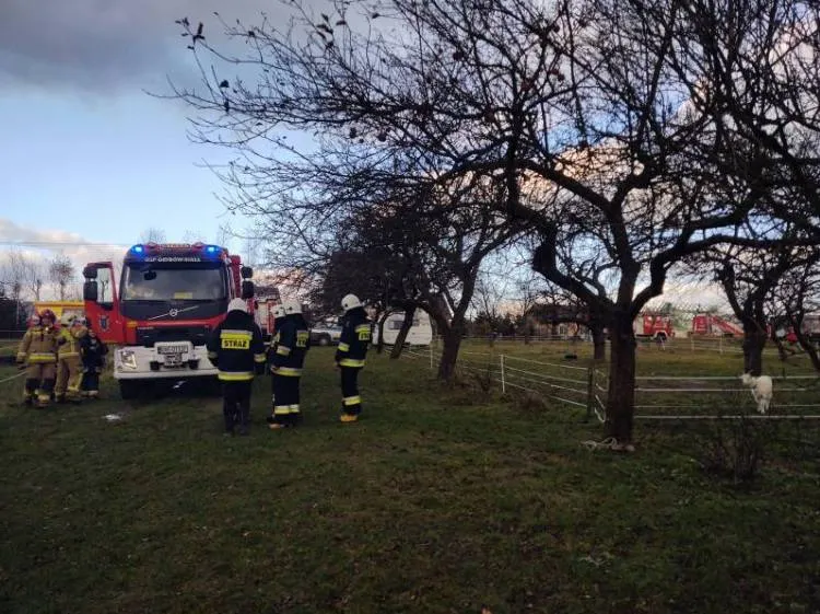 Pożar drewnianego budynku mieszkalnego w miejscowości Stróże