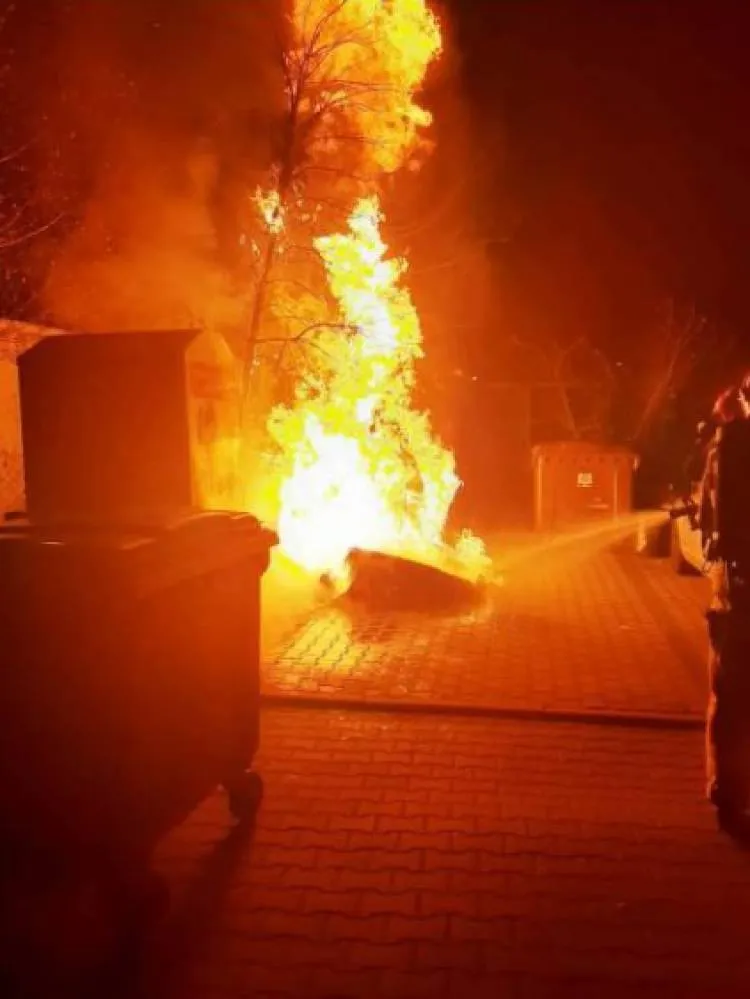 W ciągu jednego dnia strażacy gasili kilka pożarów pojemników na śmieci