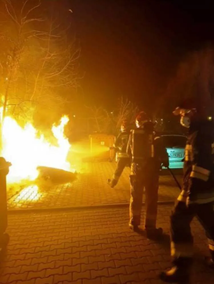 W ciągu jednego dnia strażacy gasili kilka pożarów pojemników na śmieci