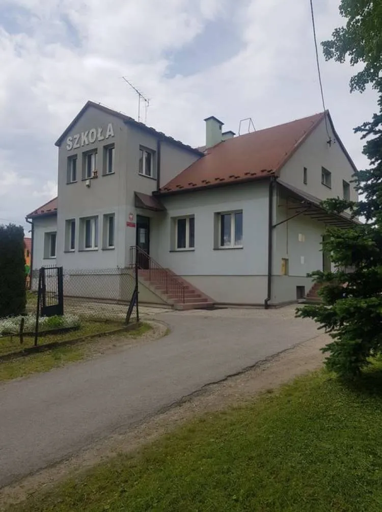 Piętnaście firm chce budować salę gimnastyczną przy Szkole Podstawowej w Łęce
