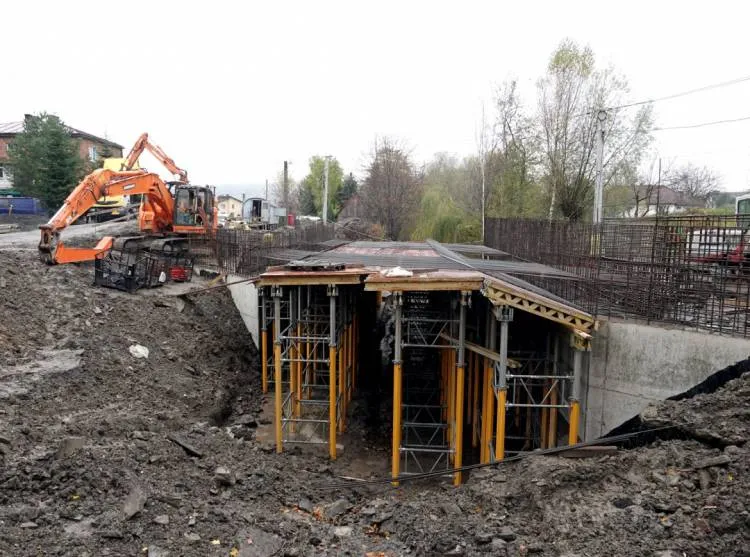 Trwają intensywne prace przy modernizacji dróg powiatowych Powiat nowosądecki