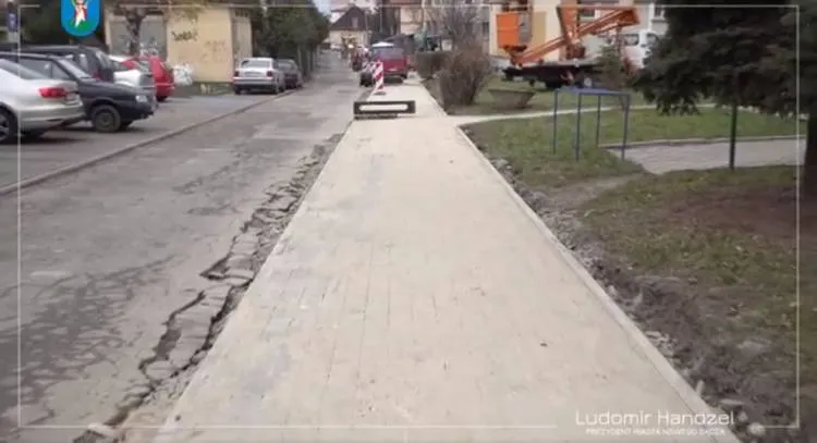 Trwają prace przy remoncie chodnika na ul. Tuwima