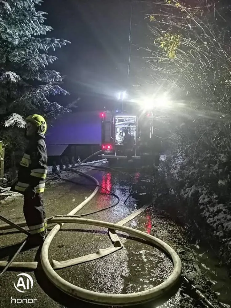 Groźny pożar w Podobinie. Płonął piętrowy dom