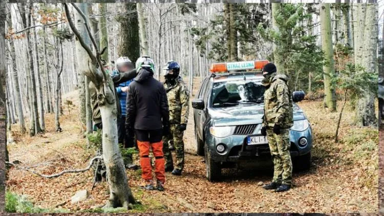 Żądni adrenaliny quadowcy z mandatami za jazdę po szlaku turystycznym