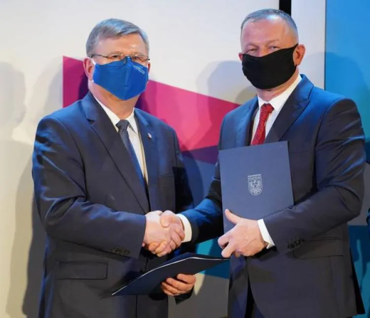 Gmina Korzenna z dofinansowaniem na termomodernizację budynku SP