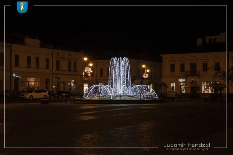 W mieście działa już nowe oświetlenie świąteczne Nowy Sącz