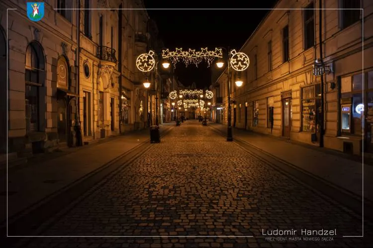 W mieście działa już nowe oświetlenie świąteczne Nowy Sącz