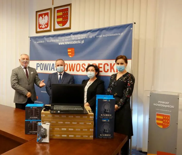 Do powiatowych DPS-ów trafił sprzęt dzięki któremu ich mieszkańcy będą mogli kontaktować się ze swoimi rodzinami