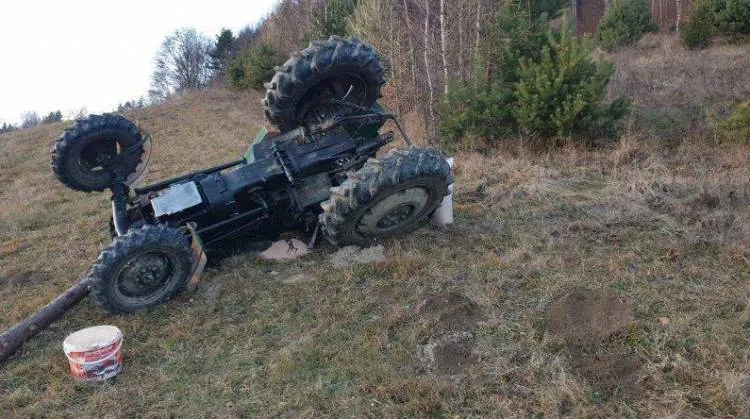 Tragiczny wypadek w Żegiestowie. Ciągnik rolniczy przygniótł 65-letniego mężczyznę