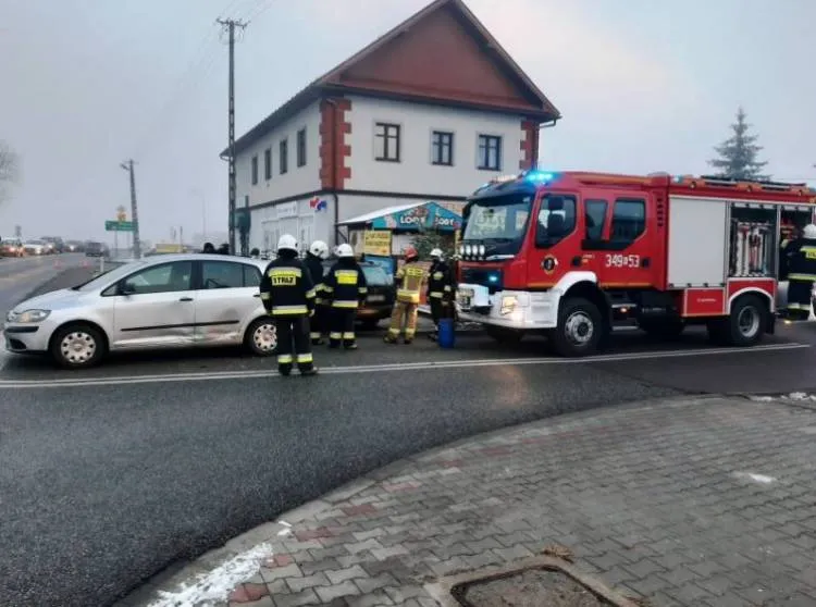 W Łososinie Dolnej zderzyły się trzy samochody osobowe