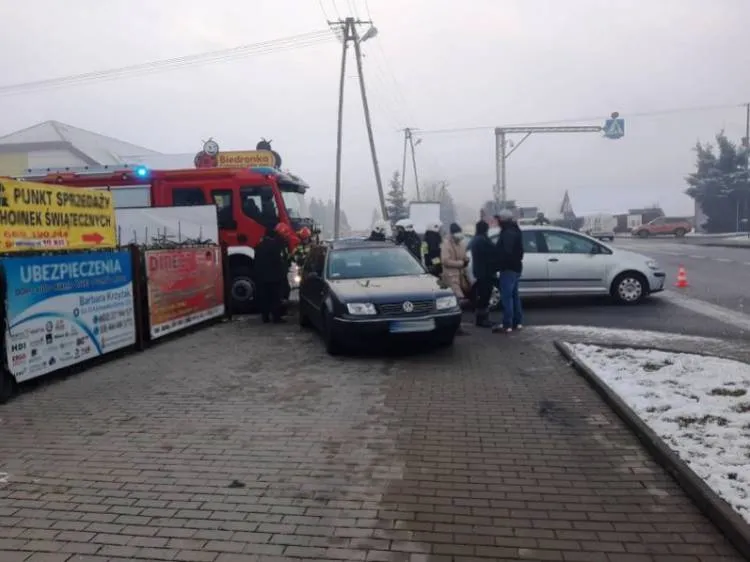 W Łososinie Dolnej zderzyły się trzy samochody osobowe