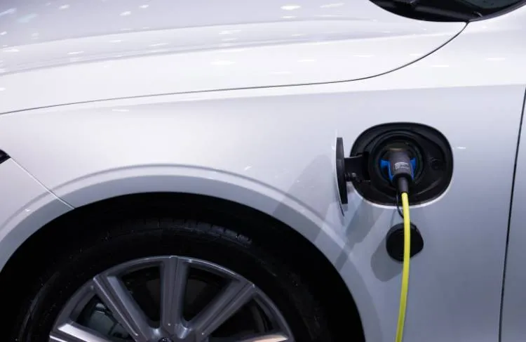 Hybrydy i elektryki hitem polskiego rynku w 2020 r.