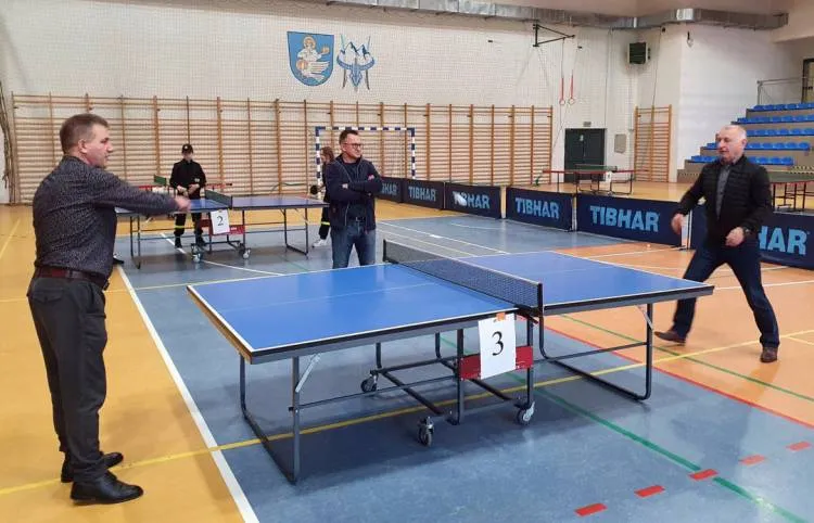 W sali sportowej w Łącku odbył się VIII Powiatowy Turniej Tenisa Stołowego dla młodzieżowych drużyn pożarniczych z Powiatu Nowosądeckiego