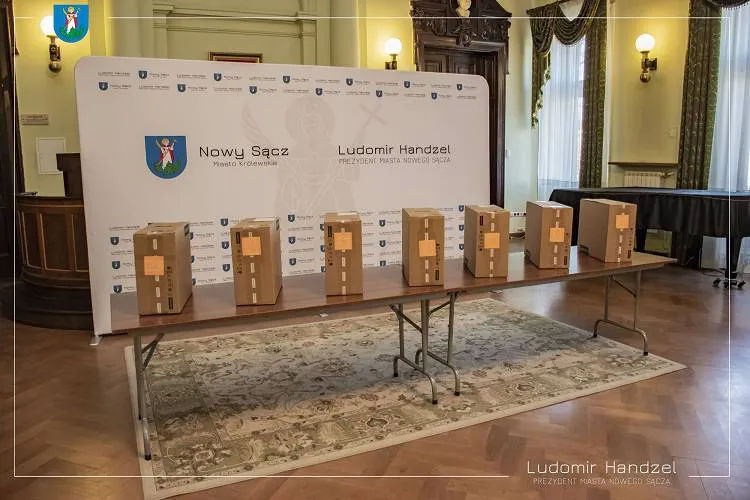 Miasto przekazało komputery dla rodzin zastępczych