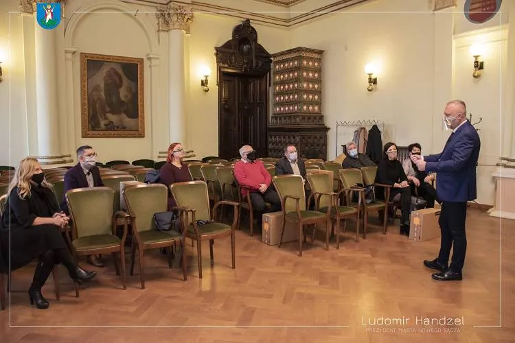 Miasto przekazało komputery dla rodzin zastępczych