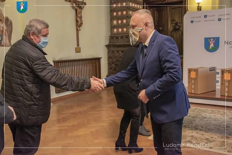 Miasto przekazało komputery dla rodzin zastępczych