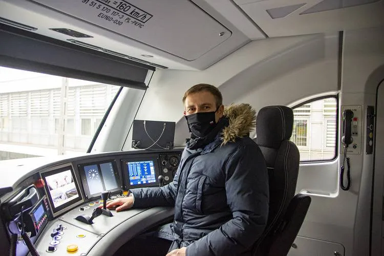 PKP Intercity rozszerza flotę o 30 nowoczesnych lokomotyw Griffin wyprodukowanych przez Newag